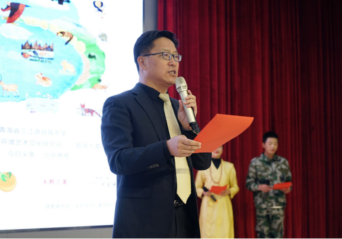 |“和大自然说说话”儿童画国际巡展（青海展）开幕 三江源民族中学的孩子们发出“同在蓝天下 保护三江源”的誓言