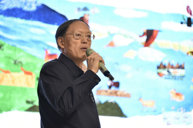 |“和大自然说说话”儿童画国际巡展（青海展）开幕 三江源民族中学的孩子们发出“同在蓝天下 保护三江源”的誓言