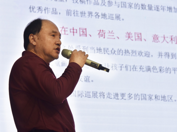 |“和大自然说说话”儿童画国际巡展（青海展）开幕 三江源民族中学的孩子们发出“同在蓝天下 保护三江源”的誓言