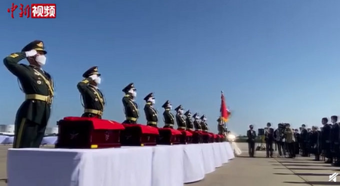 热点|回家！在韩志愿军烈士遗骸棺椁覆盖国旗