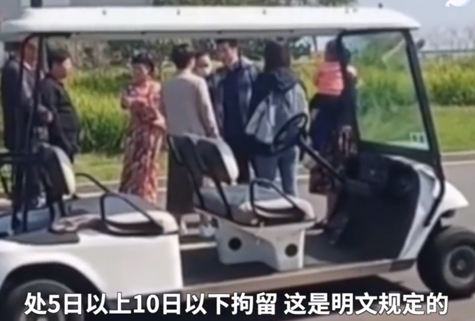 |女子穿和服在秦皇岛开埠地观光火车站引热议，网友：军事基地不能拍照