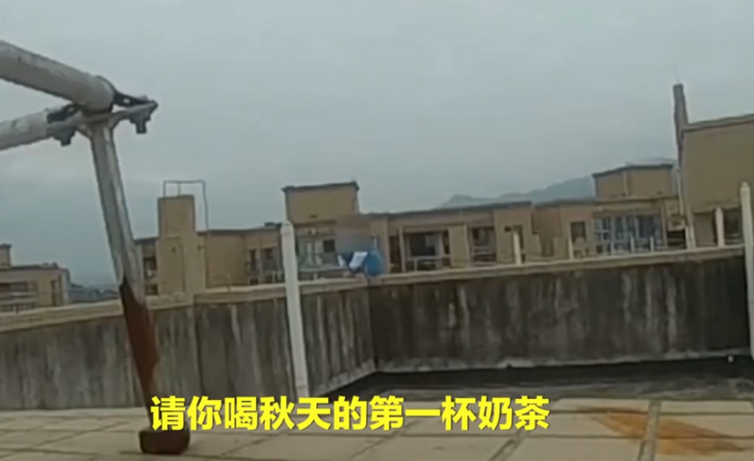 |民警用“秋天的第一杯奶茶”救下轻生女孩：小妹妹我请你喝