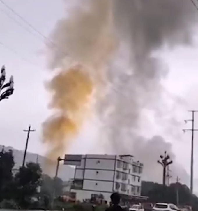 爆炸事故|四川宜宾一公司车间发生爆炸，附近民房窗户被震坏