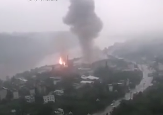 爆炸事故|四川宜宾一公司车间发生爆炸，附近民房窗户被震坏