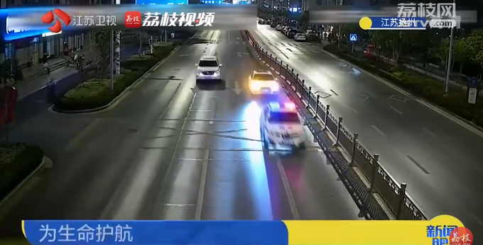 |为生命护航！扬州警车护送孕妇诞下国庆宝宝
