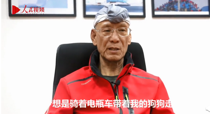 热点|全程8千公里！带着爱犬，70岁大爷骑电动车游8省2市