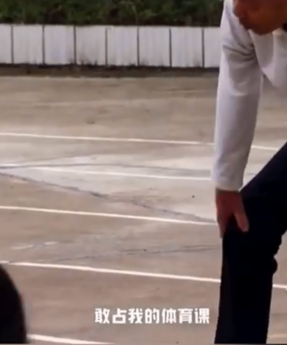 热点|91岁体育老师退休30年仍坚持上课，霸气喊话：没人敢占我的课