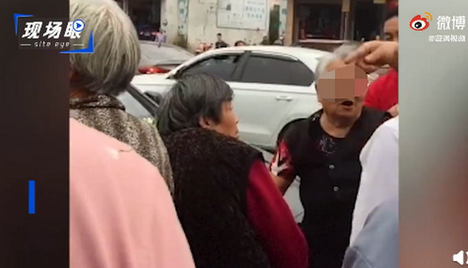 热点|又来？大爷大妈国庆组团拦婚车要红包，司机：有人组织，不给不让走