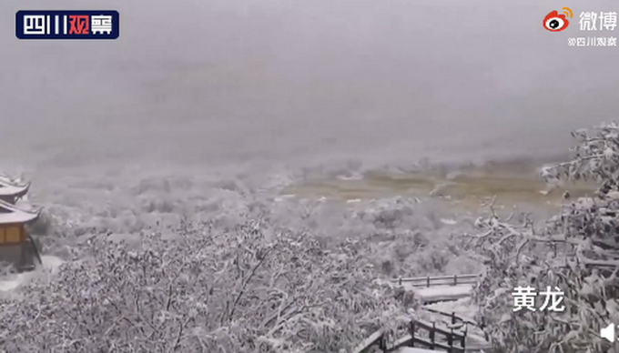 热点|四川多景区解锁雪景模式，广东网友：穿短袖的我发出了羡慕的声音