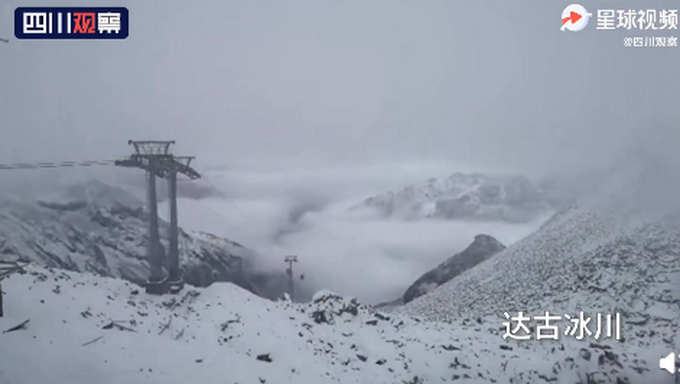 热点|四川多景区解锁雪景模式，广东网友：穿短袖的我发出了羡慕的声音