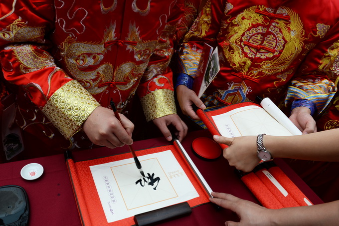 热点|国庆结婚有多火？新娘化妆师7天赚12万，有人随份子花大半月工资