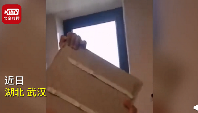 热点|精装房用双面胶贴瓷砖？工作人员 ：施工单位迫于收房压力干的