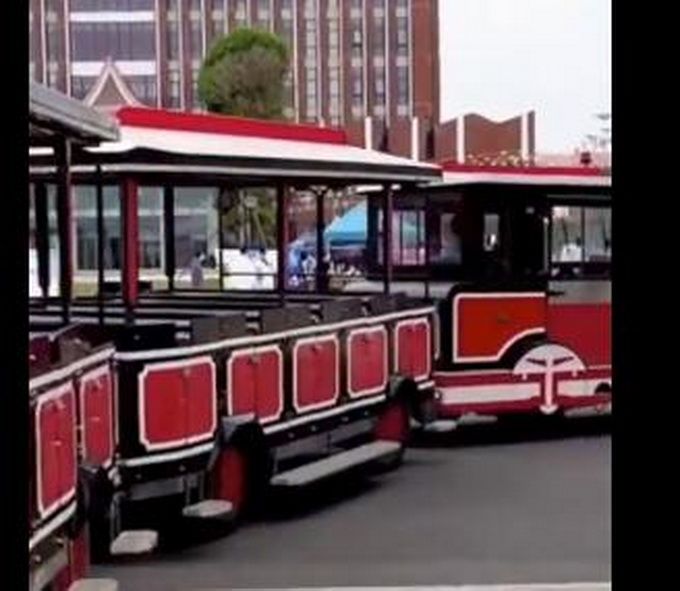 热点|招手停！广西一高校用观光小火车迎接新生，网友：别人家的学校