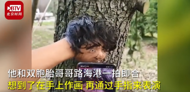 |被货车司机耽误的艺术家！双胞胎大叔独创彩绘手指舞走红网络