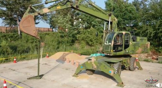 热点|这是高手！火箭军工程兵用挖掘机投篮命中，网友：挖掘机技术哪家强？