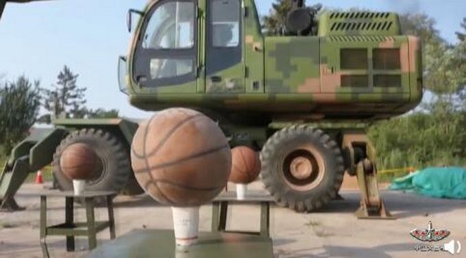 热点|这是高手！火箭军工程兵用挖掘机投篮命中，网友：挖掘机技术哪家强？