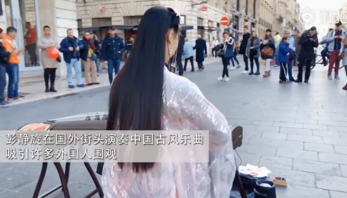 |留学生国外街头弹古筝惊艳外国人，本人回应：民族的就是世界的