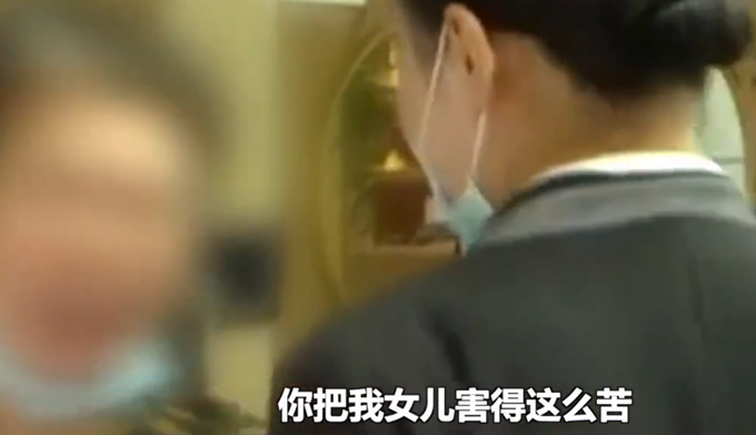 诈骗|妈妈哭诉女儿理发被店员忽悠贷款十几万，店家回复真气人