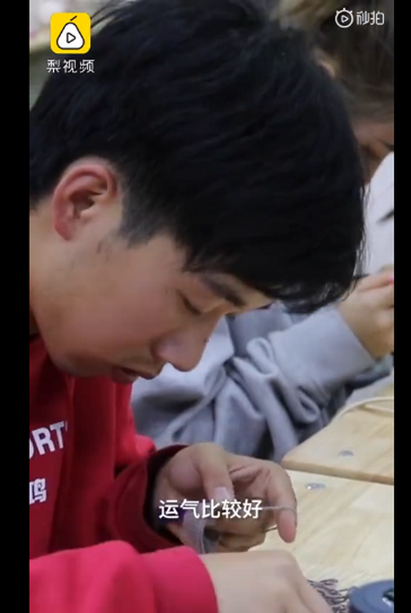 推荐|高校开毛线制作课男生抢着上，称并非是女生专利，想给宿舍每人织个杯垫