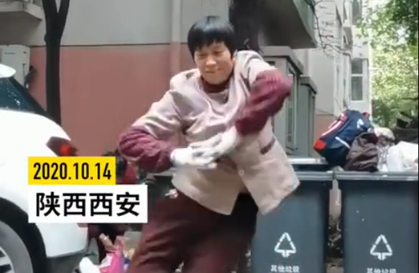 霹雳舞|西安一保洁大姐活力四射跳霹雳舞：自己快乐，还能带动同事