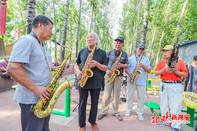 农场分地按年纪还是人口_农场图片卡通(2)