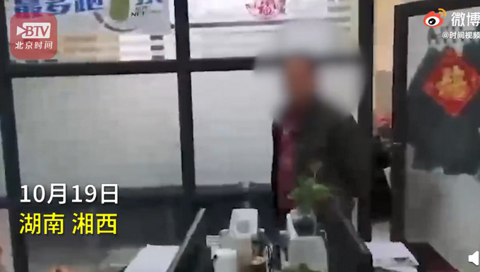 热点|网曝湖南一政务中心办事员辱骂群众，县医保局：正在调查处理