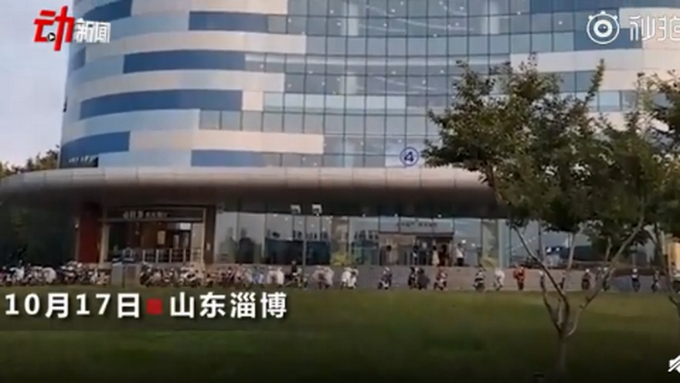 热点|被质疑侵犯女性隐私，商场回应女厕设男童便池：为方便带孩子的妈妈