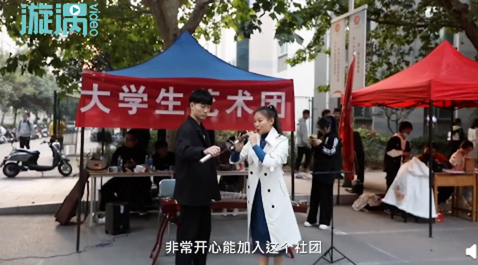 热点|高校社团招新唢呐气场碾压全场，网友：唢呐一出，谁与争锋！