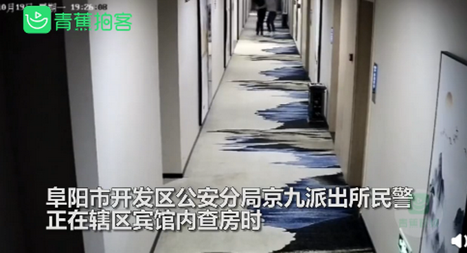 热点|民警宾馆查房门缝塞来小卡片， 网友：你成功引起了警察蜀黍的注意