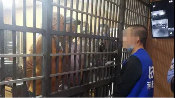 |一个小偷“被偷走”的18年：父母一直留在他走丢的城市，等他回来