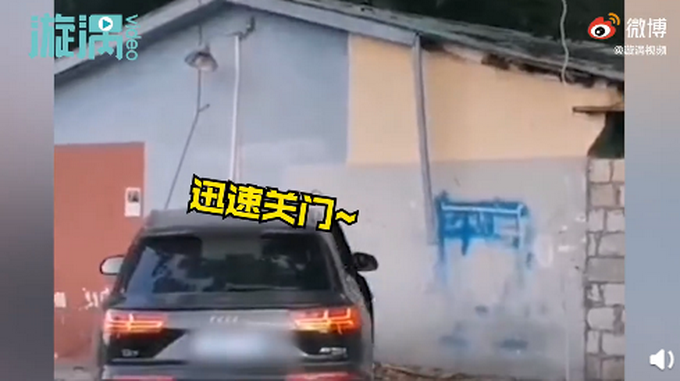 |男子开车捅蜂窝被蛰40多下，直呼头痛：脑袋两边都是懵的！