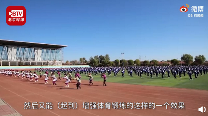 |内蒙古一中学课间操跳蒙古舞，网友：四川请把川剧变脸安排上