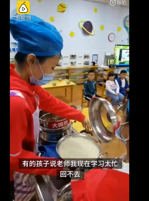 推荐|“比妈妈做的还好吃”幼儿园请毕业孩子回园吃炸酱面，网友：有心啦