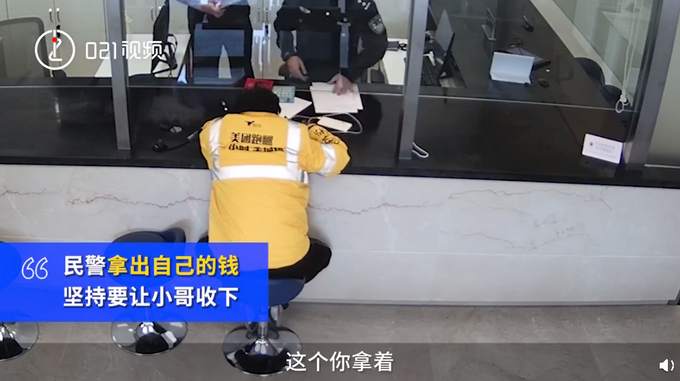 推荐|“残疾人钱你也骗！”聋哑人被骗民警怒斥骗子不是人，还自掏腰包给小哥