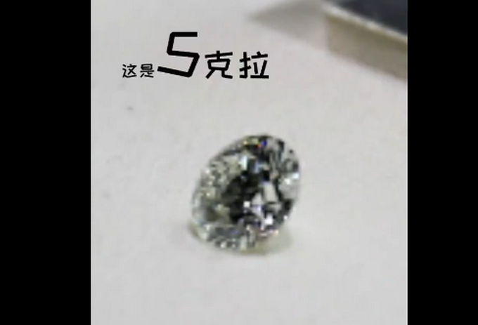 |88克拉超级黑钻将亮相进博会，估价3700万美元，网友：真五彩斑斓的黑