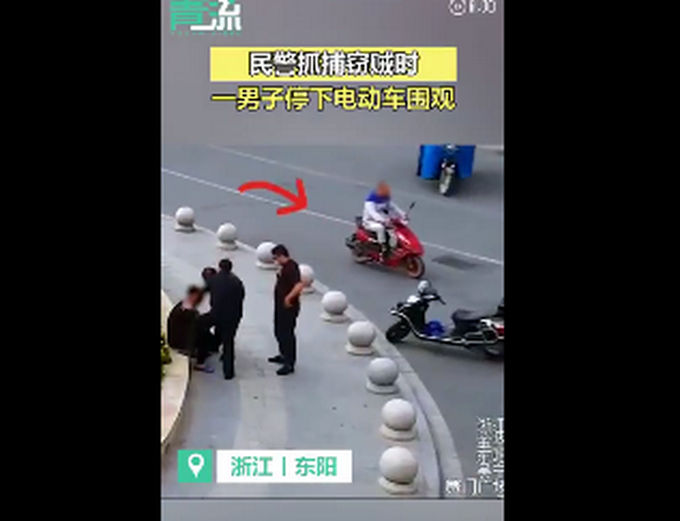 |吃瓜吃到自己头上！嫌犯围观抓捕现场被民警一眼认出