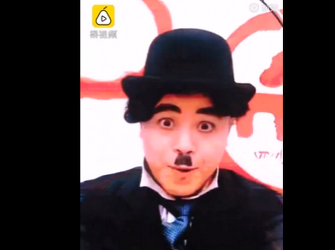 |川美校庆院长变身卓别林逗笑全场，网友：以为是看百变大咖秀