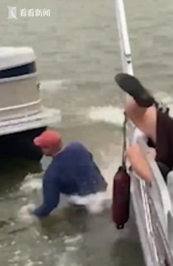 |男生藏快递箱求婚被他人错拆，惊喜差点给错了人