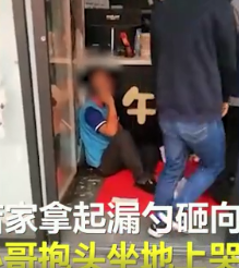 |网传外卖员等餐崩溃砸东西遭店家殴打，网友：成年人的崩溃就在一瞬间