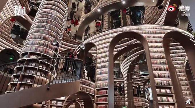 |成都一书店似魔法城堡，设计灵感来自水利工程，网友：有霍格沃茨的味道