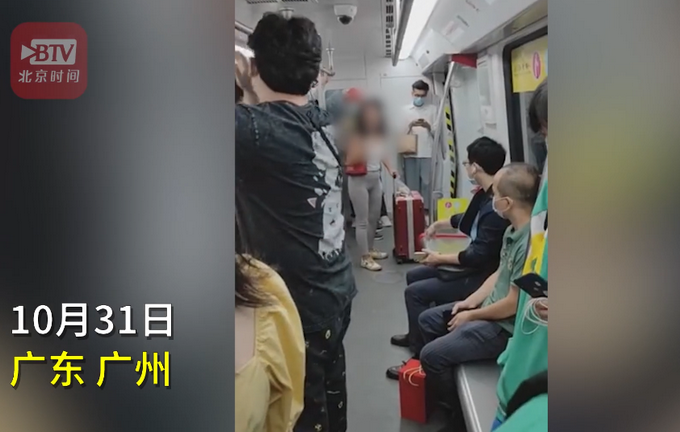 |广州一女子地铁扔瓜子壳用英文回怼劝阻者，目击者：劝她戴口罩也置之不理