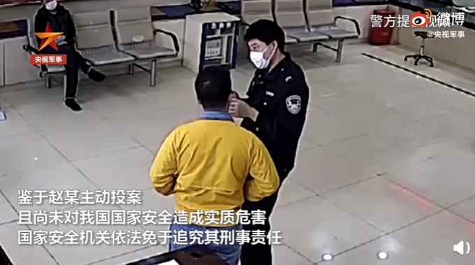 |警惕！男子被间谍利用拍摄军舰，网友：细思极恐