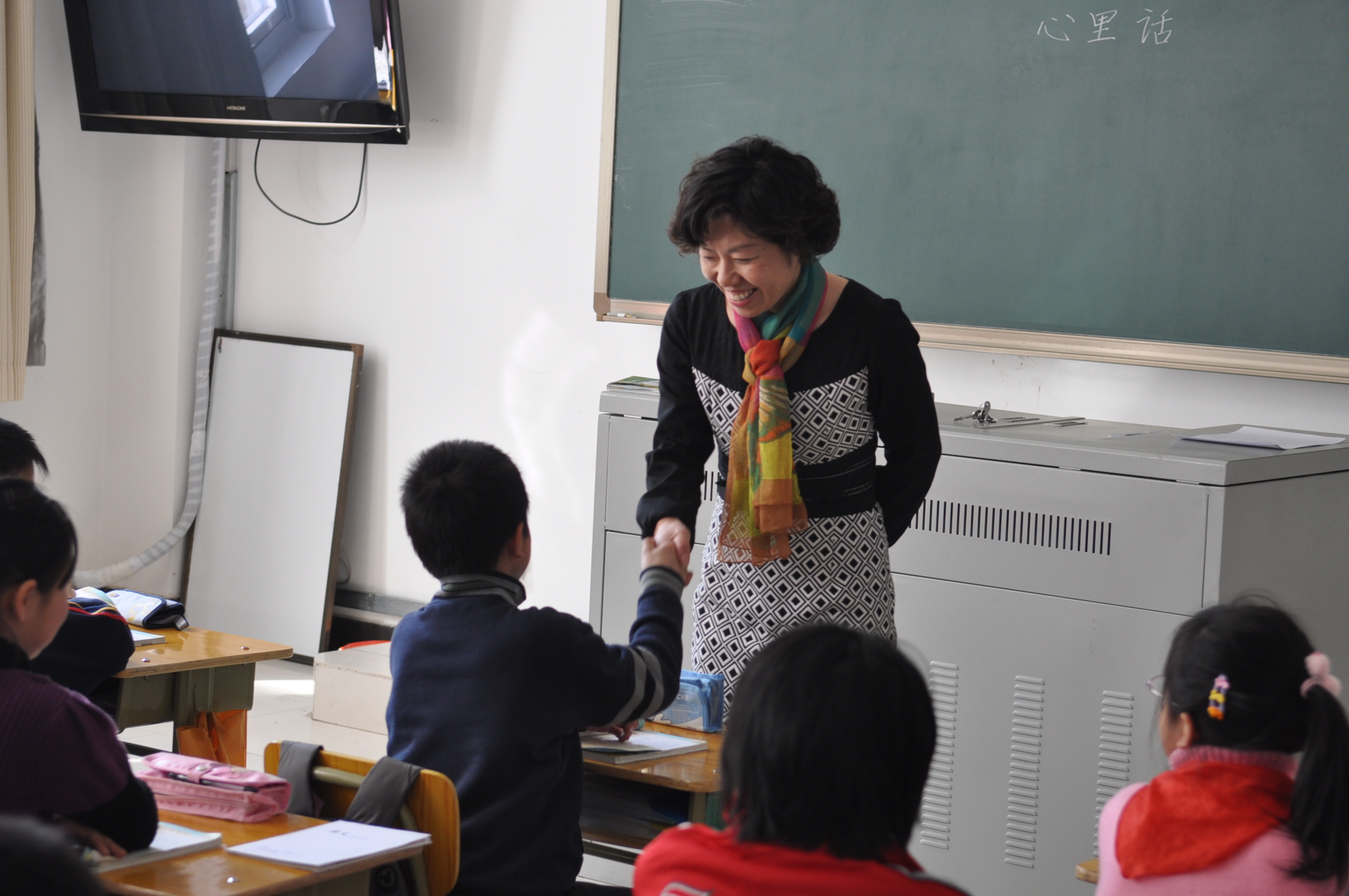 新闻 文教 2015年1月28日 郑丹娜是垂杨柳中心小学的一名老师,多年来