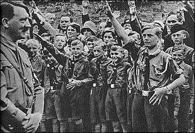 纳粹敬礼手势图片