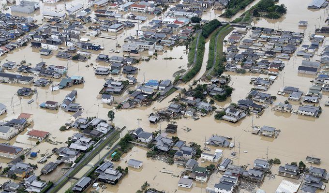 日本洪灾垃圾惊人 不乏源于化工厂的危险物品