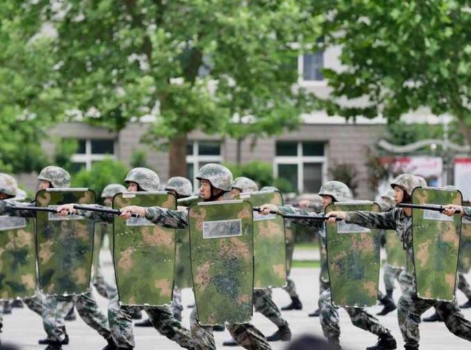 北京卫戍区装甲团图片