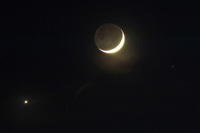 11月众星合月可赏两大流星雨29日晚上演三星伴月