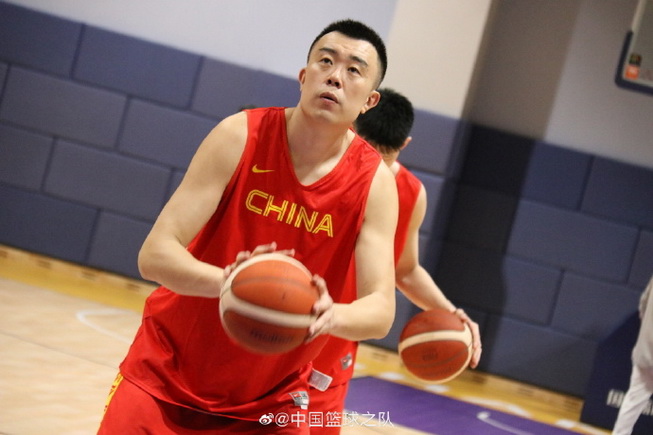 现任中国篮球队队长图片