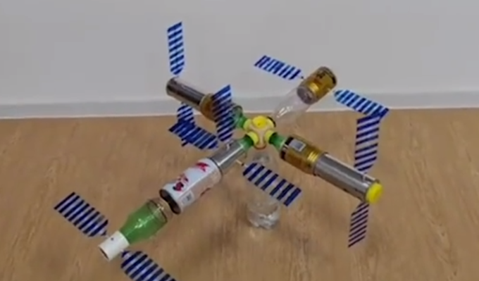 着陆火星,浙江安吉一位老师带领学生用塑料瓶制作的水火箭发射成功